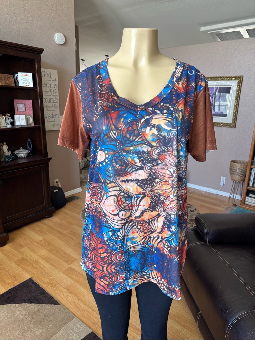 Boutique boho floral/feathers abstract short sleeve V-neck shirt-size L